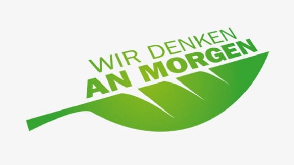 Logo in Form eines Blatts, auf dem "Wir denken an Morgen" steht